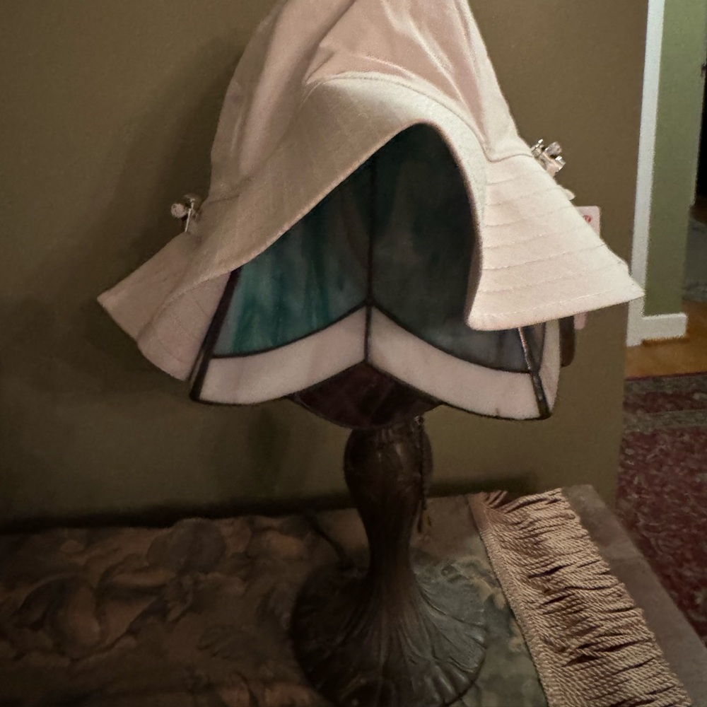 Lululemon white ivory cinchable wide brim bucket hat,size small/medium. NWT,